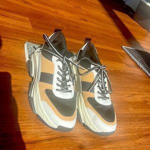 Size 10 women’s Steve Madden sneakers. Worn once, almost new condition